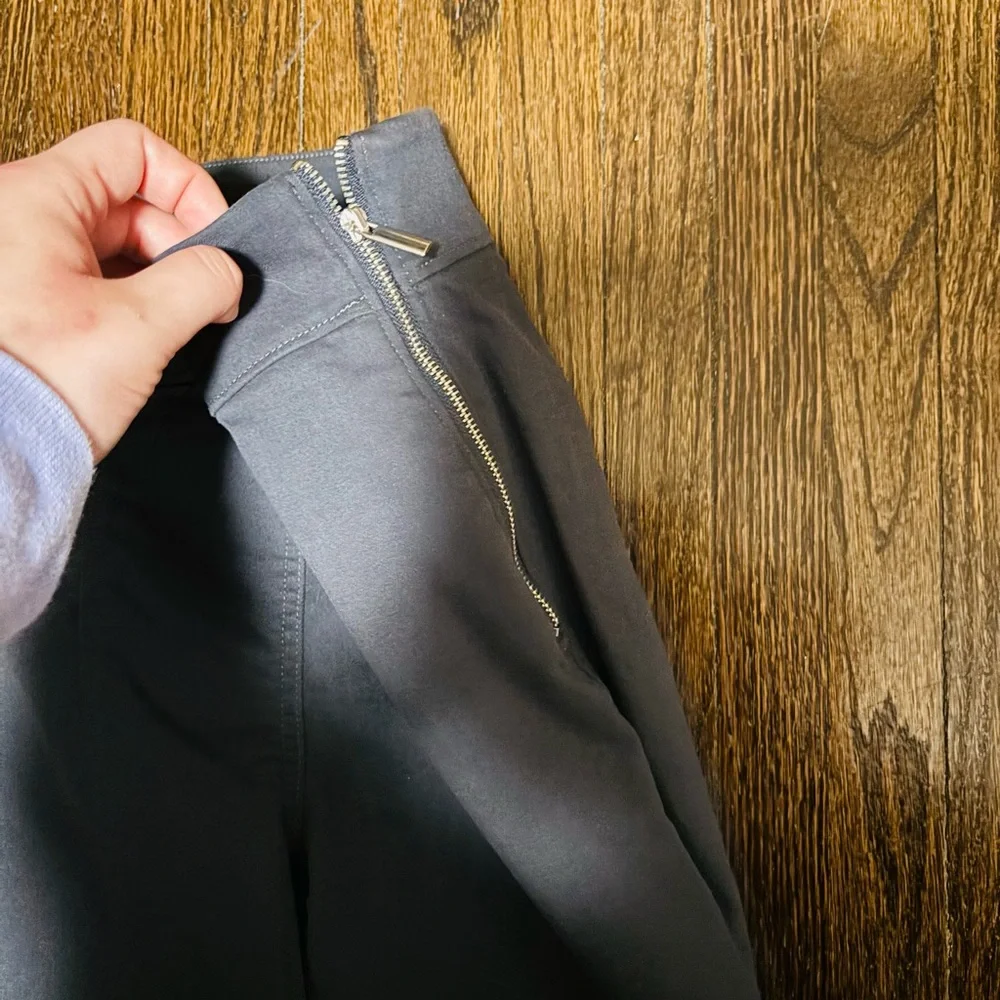 LE CHATEAU, Women’s Grey Pants, Size 27